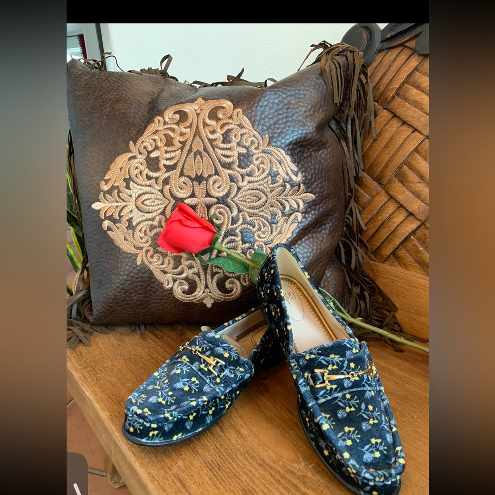 CAbi NWOT Carnaby Velvet Floral Loafers Style 6005 Size 7